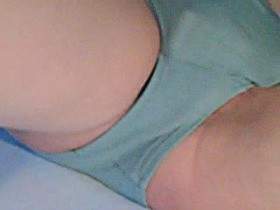 Vorschaubild vom Privatporno mit dem Titel "Die Hand im Slip" von Steffi4U