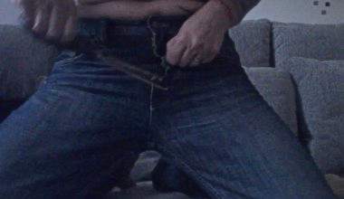 JEANS ZERSCHNEIDEN ZERFETZEN und dann darin WICHSEN bis zum Orgasmus für J