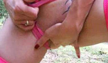 Schmatzende Pussy im Wald
