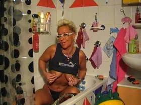 Up `s pissing in the bath