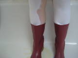 I pee in my weien leggings and boots have to.