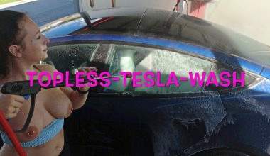 Topless-Tesla-Wash