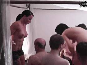 Vorschaubild vom Privatporno mit dem Titel "Die Herrin koordiniert den Rudelfick!" von CherieNoir