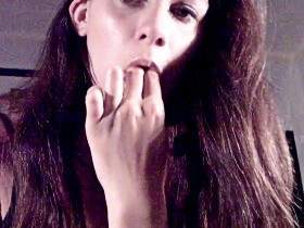 Vorschaubild vom Privatporno mit dem Titel "Hände sauber gepisst & abgeleckt *HD-Quali*" von GeileDiana