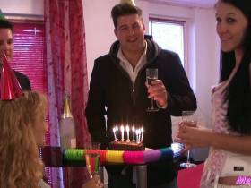 Vorschaubild vom Privatporno mit dem Titel "Dirty Birthday Verfickte 25" von MeliDeluxe