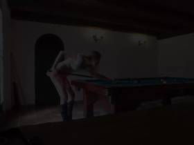 Judith: Tabuloser Blowjob in the billiard room