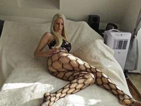 Vorschaubild vom Privatporno mit dem Titel "SEXY CATSUIT SCHAFFST DU ES IHN 2MIN. ZU SPRITZEN ? ?" von DirtyCoco