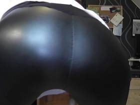 Vorschaubild vom Privatporno mit dem Titel "Lederlegginsarsch" von nylon_schlampe