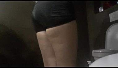 BlondeSpandexShortsPoop