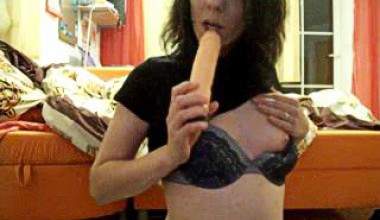 Geiles Dildo blasen-DT