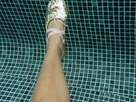 Gymnastikschläppchen im Pool 1