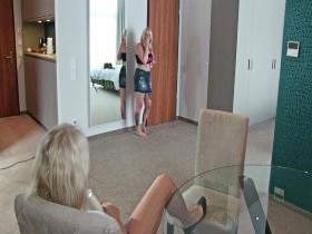 Vorschaubild vom Privatporno mit dem Titel "Eiskalt von süssen Nachbarin (19) erwischt!!!" von KissiKissi