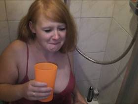 Vorschaubild vom Privatporno mit dem Titel "Eklig und pervers...die Pisse meines Nachbarn gesoffen" von sexyvenushuegel