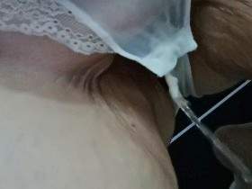 Im Bett gesessen und gepisst