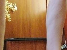 Ochre-colored shit in small pieces