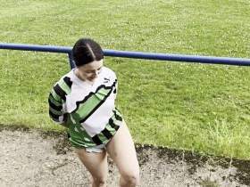 FICKTRAINING statt Fussballtraining! FICKSCHLAMPE in Hotpants durchgefickt!