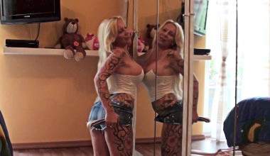 Jeans Hot Pants & weißer Top! Würdest du mich so ficken Baby??