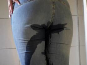 Vorschaubild vom Privatporno mit dem Titel "Levis Jeans sieht nass auch gut aus." von EvilBitch