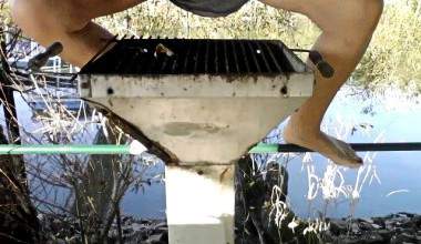 Verbotenes PISSEN in den CLUBGRILL-OUTDOOR - PUPLIK