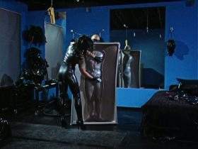 Vorschaubild vom Privatporno mit dem Titel "Abgemolken unter Latex" von SMBoy