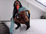 Mit Dildo im Schnee und Pissen