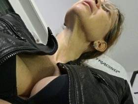 Schmuse auf meinem Schoß