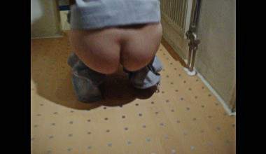 In den Flur geschissen