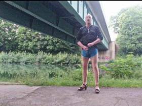 In Hot Pants am Stichkanal 2 ** NylonFace **