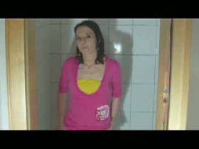 Na du Voyeur!!! Schau mir beim Pissen zu