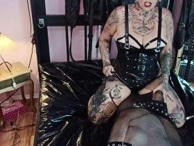 Queening Toy