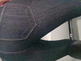 My Jeans Ass Controls U