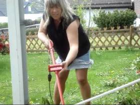 Vorschaubild vom Privatporno mit dem Titel "Dreckige Füßchen mit Ficksahne !" von Deine-Chefin