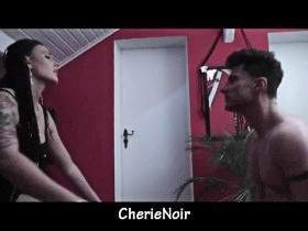 Vorschaubild vom Privatporno mit dem Titel "Lecksklaven ausgenutzt!" von CherieNoir