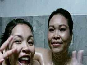 Vorschaubild vom Privatporno mit dem Titel "Duschen mit meiner Freundin" von sexynoy