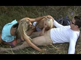 Vorschaubild vom Privatporno mit dem Titel "2 Pussy 1 Schwanz" von FeuchteSchnecke