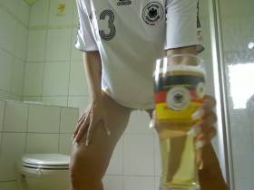 Vorschaubild vom Privatporno mit dem Titel "Ein frisch gezapftes" von EvilBitch