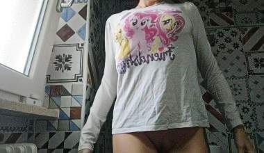 I have to put my tampax on while wearing my sweetest tee with my mini ponies