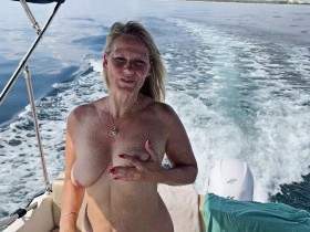 Nackt Boot Fahren