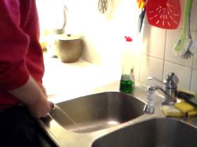 Pissen 36 - Er pisst in der Spüle