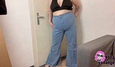 Einfach in die helle Jeans gepullert
