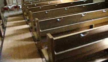 Versautes in der Kirche