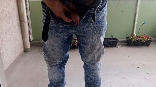 Er kackt mir einfach auf mein Balkon