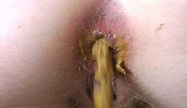 Doggy Gesicht Shitting!
