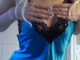 Vorschaubild vom Privatporno mit dem Titel "Satin Nachthemd very HOT!" von EvilBitch