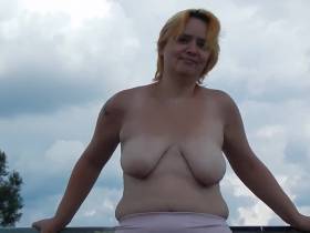 Vorschaubild vom Privatporno mit dem Titel "Ich Outdoor beim Titten wackel" von checkerstute