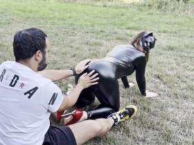 Outdoor erwischt – WetWonder im Catsuit komplett ausgeliefert!