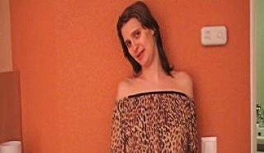 Nina im Zimmer