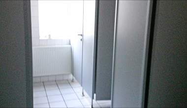 KACKEN & PISSEN BEI DER BEHÖRDE - PUBLIC -