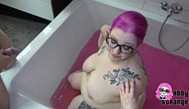 Ich werde im Scheimbad vollgepisst – meine erste Golden Shower von einem Mann!