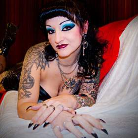 Tattoobitchxx - Erfahrene MILF (42) MILF aus Deutschland